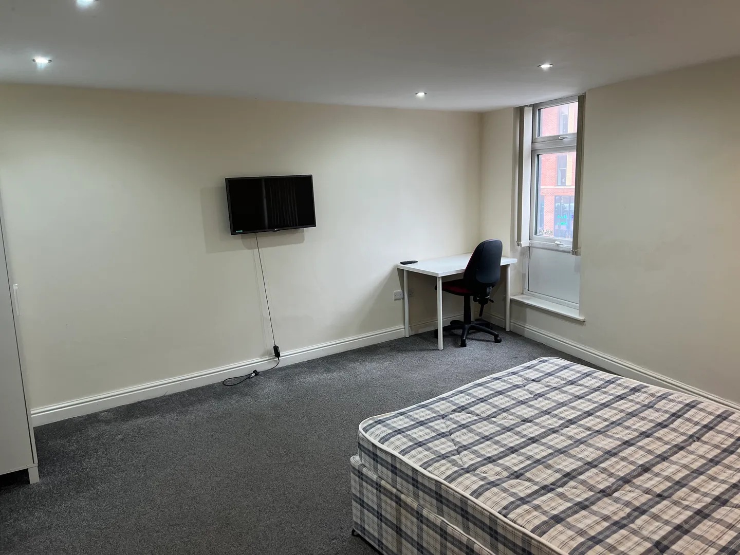 72 Derby Grove, NG7 1PF – 6-Bedroom En-suite Student House - Image 3